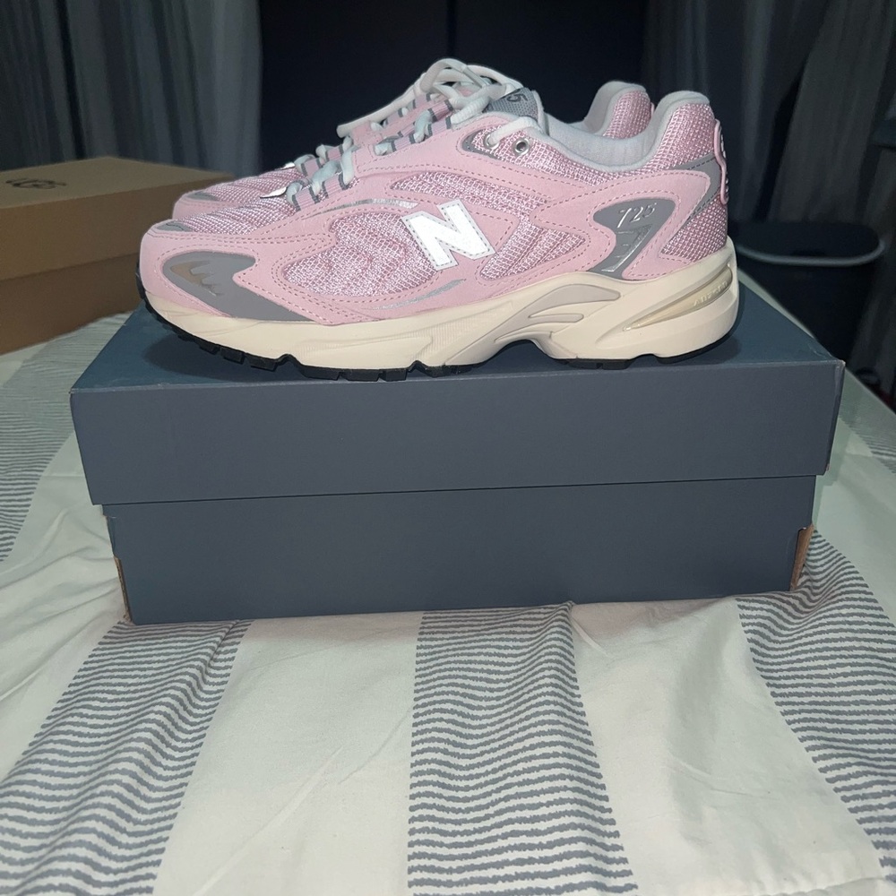 New Balance Women's Pink and Gray Sneakers